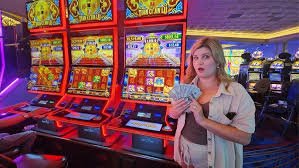Antarmuka permainan Mega Moolah di ss777 dengan gulungan dan jackpot progresif